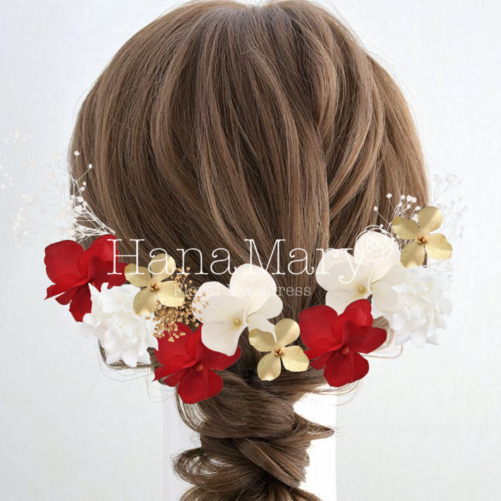 白と赤の小花の花畑